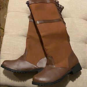 Women’s size 8 1/2 brown tall boots.
